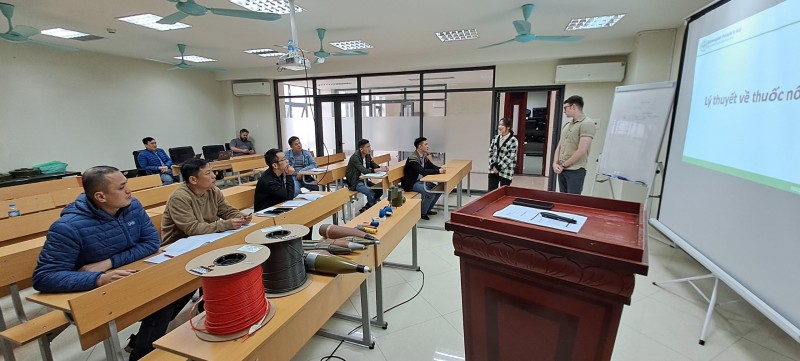 NPA hỗ trợ tập huấn về rà phá bom mìn, vật nổ