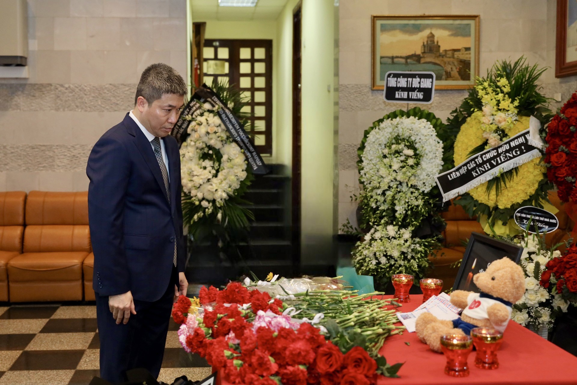 Nhân dân Việt Nam tưởng niệm các nạn nhân trong vụ khủng bố tại Moscow