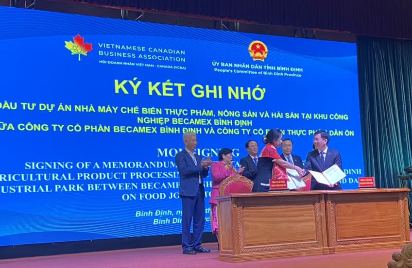 Ký kết ghi nhớ đầu tư dự án Nhà máy chế biến nông sản tại Khu công nghiệp becamex Bình Định giữa Công ty Cổ phần Becamex Bình Định và Công ty Cổ phần Thực phẩm Dân Ôn.