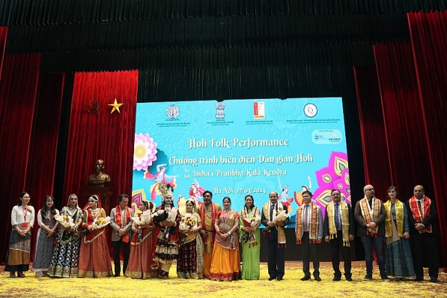 Mang điệu múa dân gian Ấn Độ đến Việt Nam