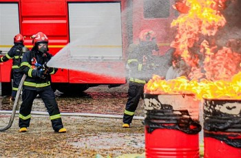 Chùm ảnh: Lực lượng Công an, Nội vụ Việt Nam - Lào - Campuchia diễn tập phòng cháy chữa cháy, cứu nạn cứu hộ