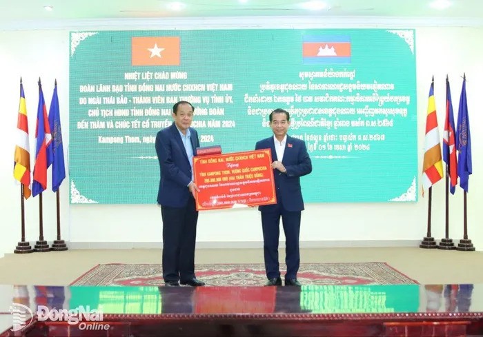 Quảng Bình, Đồng Nai thăm, chúc Tết tỉnh Chăm-pa-sắc và Kampong Thom