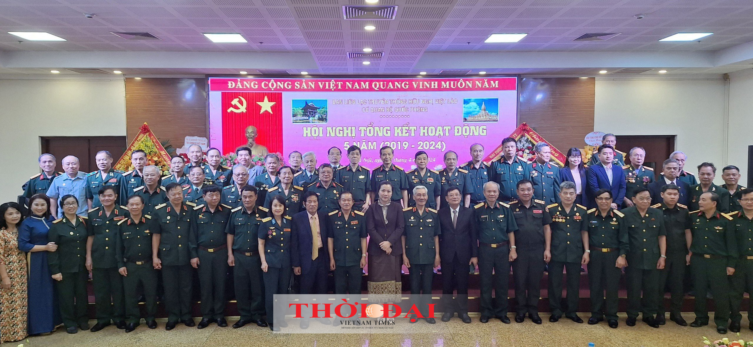 Caác đại biểu và khách mời chụp ảnh lưu niệm. (Ảnh: Minh Anh)