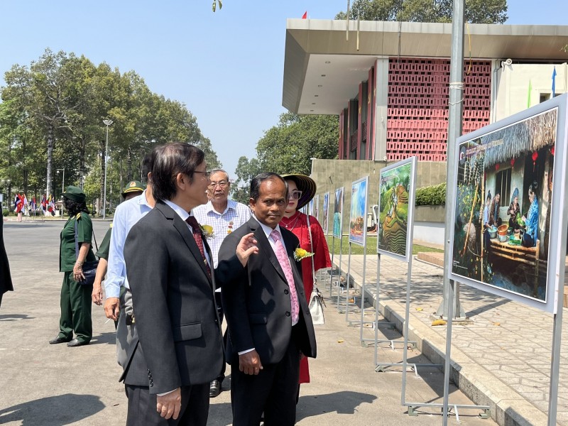 Trưng bày gần 100 bức ảnh về văn hóa, con người ASEAN tại Đồng Nai