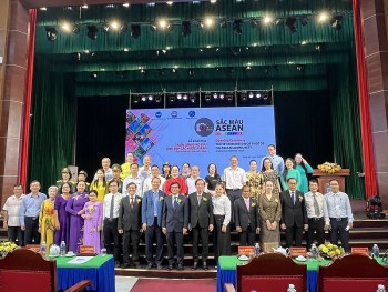 Trưng bày gần 100 bức ảnh về văn hóa, con người ASEAN tại Đồng Nai