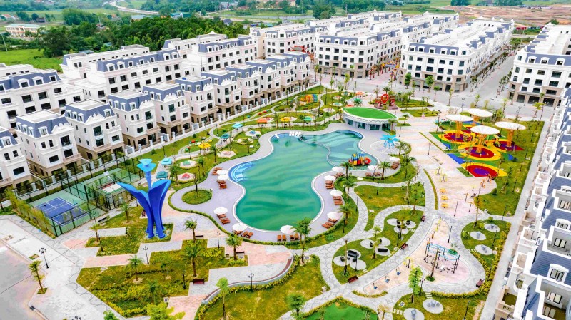 Với tiến độ thi công nhanh chóng, các đại tiện ích của Vinhomes Golden Avenue đã dần hoàn thiện, nhiều căn biệt thự đã được bàn giao