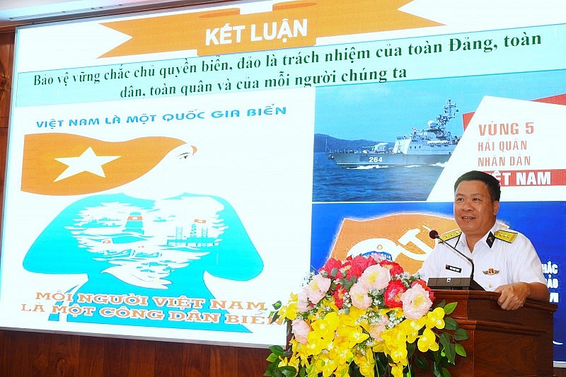 Vùng 5 Hải quân: Đưa thông tin biển đảo đến với hơn 6.000 người dân Kiên Giang
