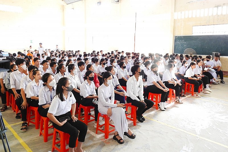 Vùng 5 Hải quân: Đưa thông tin biển đảo đến với hơn 6.000 người dân Kiên Giang