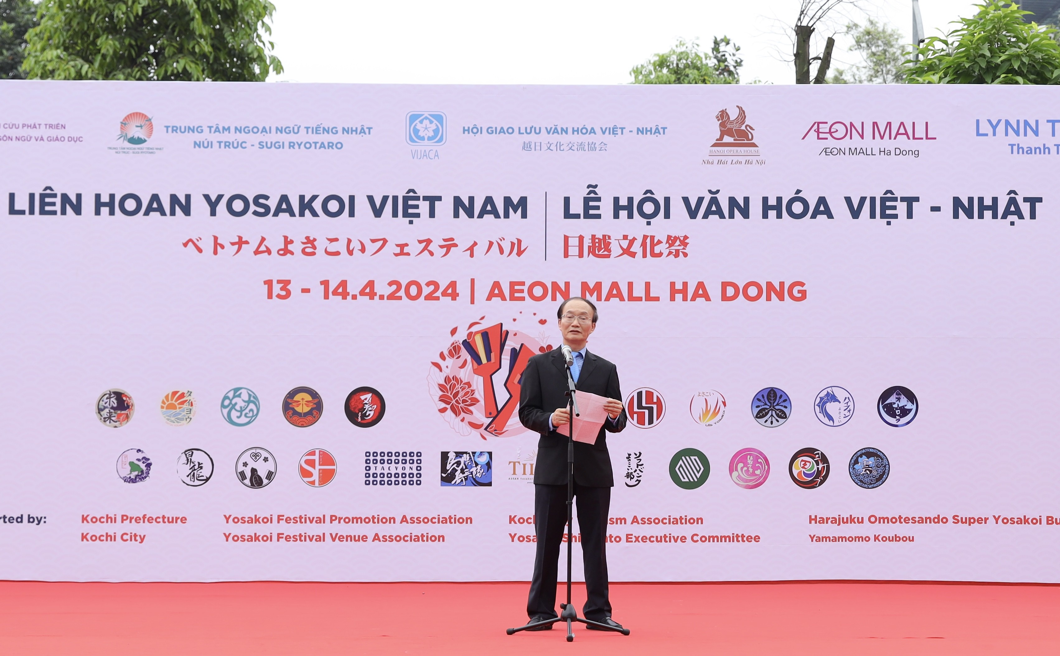Gần 900 vũ công Việt Nam - Nhật Bản biểu diễn vũ điệu Yosakoi truyền thống