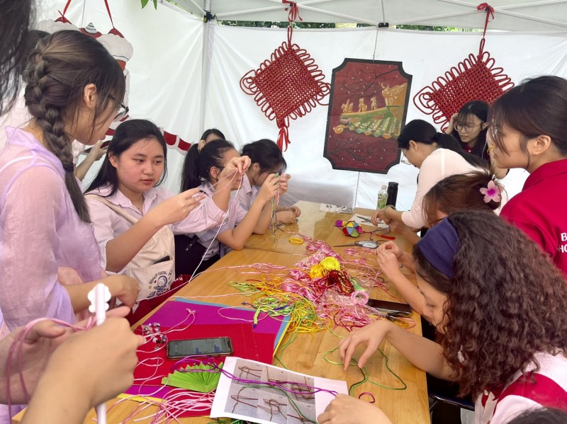 Sinh viên, học sinh Việt Nam trải nghiệm văn hoá Trung Quốc