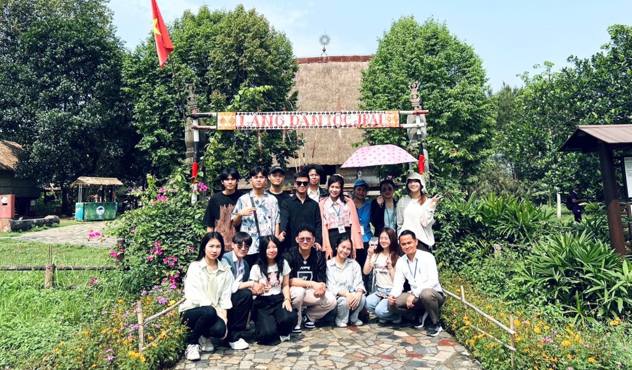 Hơn 300 lưu học sinh Lào, Campuchia trải nghiệm văn hóa các dân tộc Việt Nam