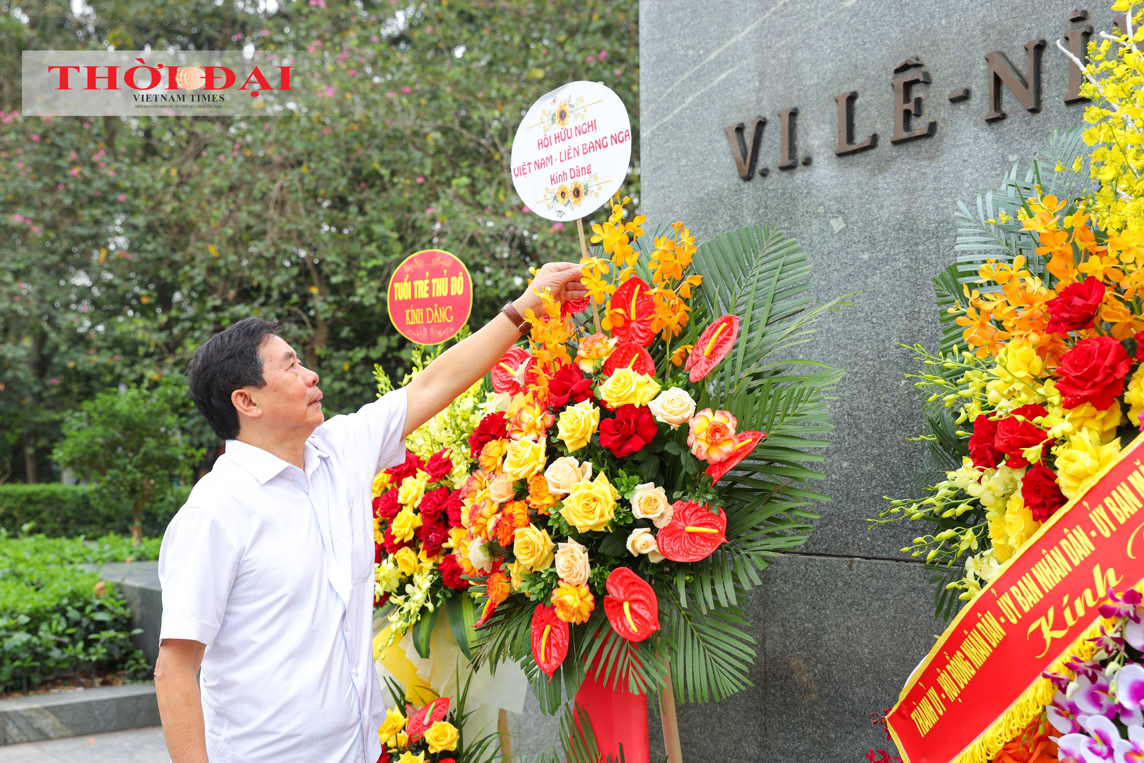 Hội Hữu nghị Việt - Nga dâng hoa kỷ niệm 154 năm ngày sinh V.I.Lenin