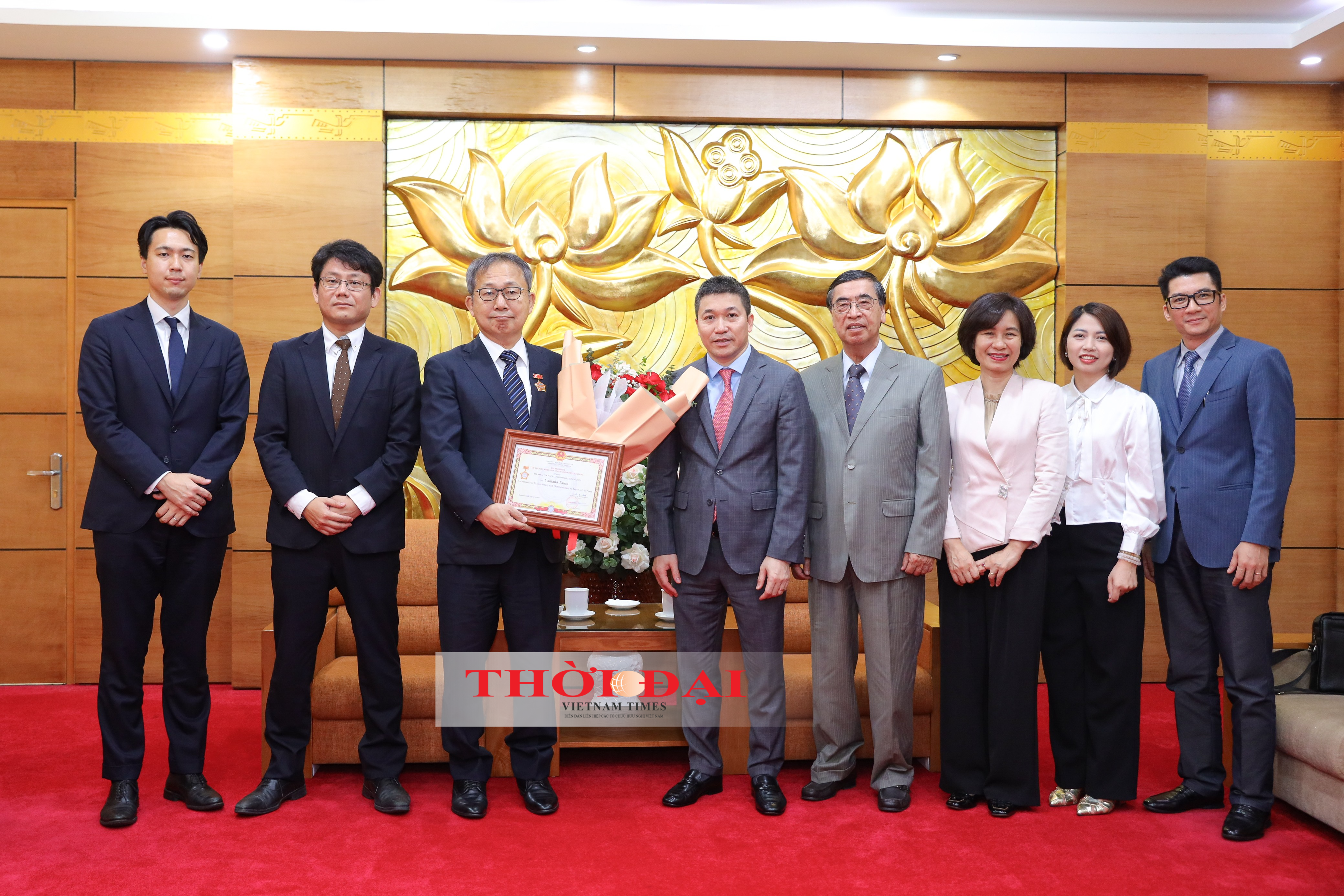 Các đại biểu chụp ảnh lưu niệm. (Ảnh: Đinh Hòa)