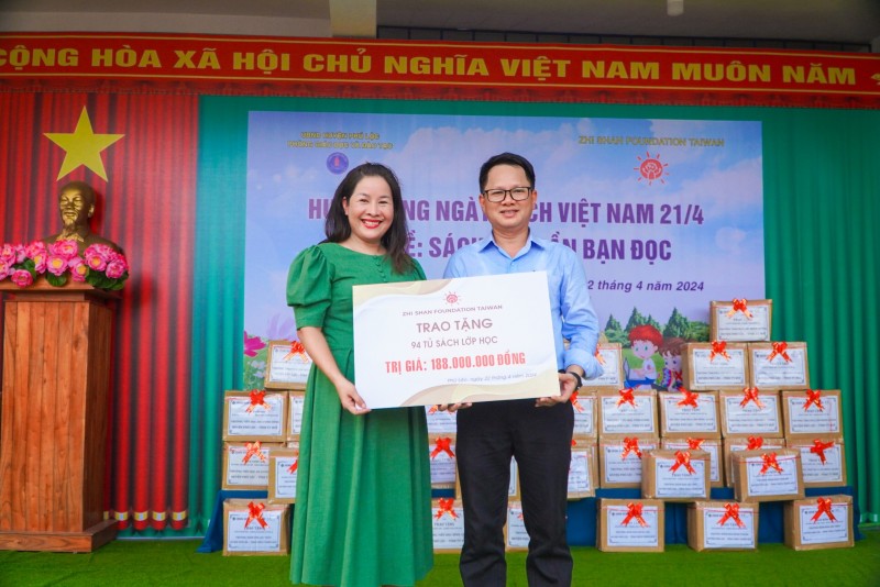 Zhi-Shan Foundation bàn giao 125 tủ sách cho 13 trường mầm non và tiểu học trên địa bàn huyện Phú Lộc, Huế Zhi-Shan Foundation bàn giao 125 tủ sách cho 13 trường mầm non và tiểu học trên địa bàn huyện Phú Lộc, Huế