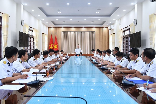 Vùng 5 Hải quân giao nhiệm vụ cho đoàn công tác tham gia Hội nghị rút kinh nghiệm tuần tra chung tại Campuchia