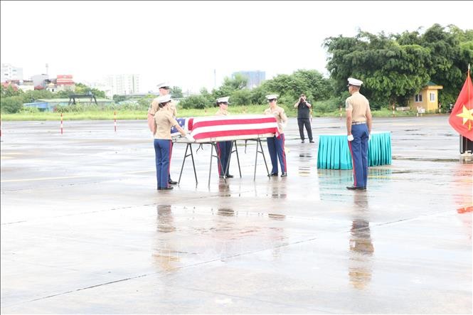 Nhịp cầu hàn gắn vết thương chiến tranh