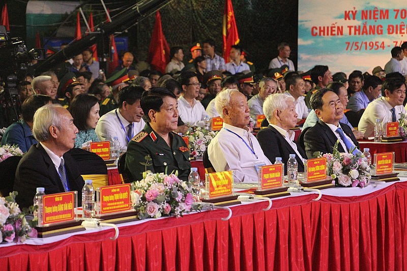 Tái hiện chiến thắng Điện Biên Phủ 'chấn động địa cầu' tại Cầu truyền hình 'Dưới lá cờ Quyết thắng'