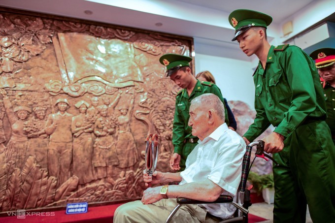Bạn bè quốc tế hào hứng chia sẻ tình cảm, kỷ niệm nhân dịp 70 năm Chiến thắng Điện Biên Phủ Bạn bè quốc tế hào hứng chia sẻ tình cảm, kỷ niệm nhân dịp 70 năm Chiến thắng Điện Biên Phủ