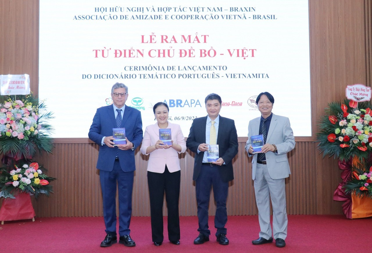 Lễ ra mắt từ điển chủ đề Bồ - Việt. (Ảnh: Thu Hà)