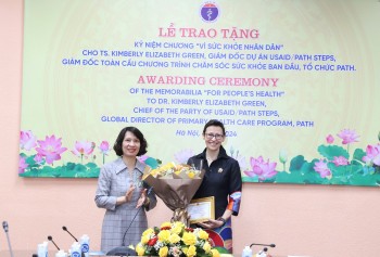 Ghi nhận đóng góp của bà Kimberly Elizabeth Green cho chương trình phòng, chống HIV/AIDS tại Việt Nam