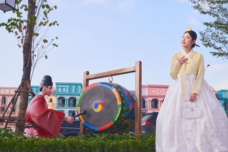 Các linh vật biểu trưng văn hóa xứ sở kim chi biến mỗi góc phố K-Town trở thành một điểm check-in “sống ảo” độc lạ