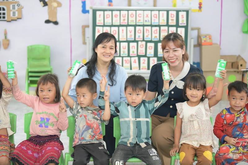Hành trình 17 năm gieo niềm vui đến trẻ em khó khăn của quỹ sữa vươn cao Việt Nam