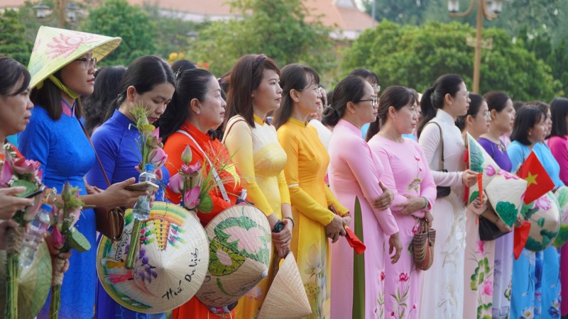 5.500 phụ nữ Đồng Tháp tham gia diễu hành áo dài “Rạng ngời sắc sen”
