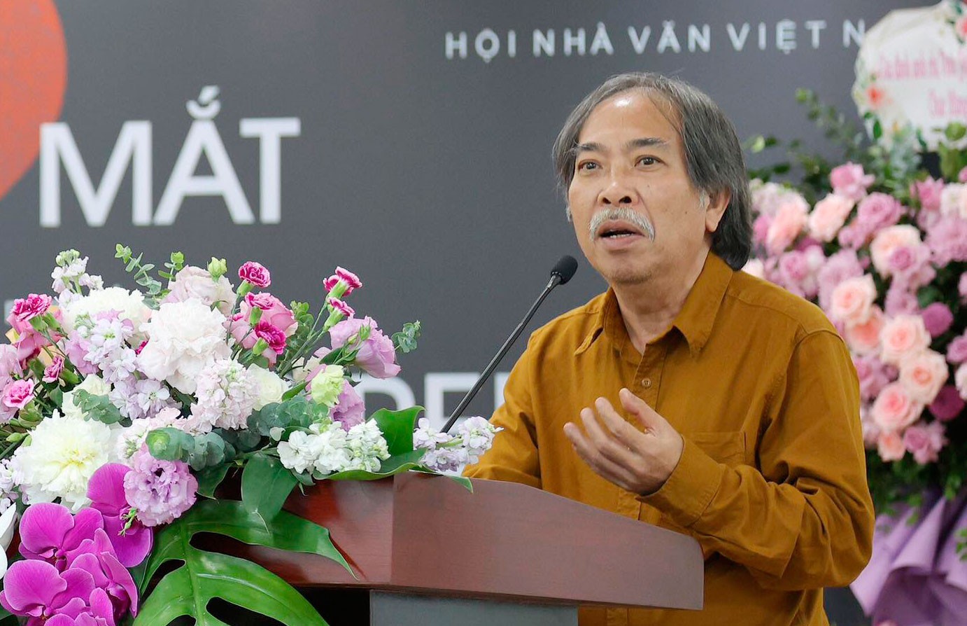 “Dưới tán hoa siren” - Cuộc sống đa sắc màu của người Việt ở Nga “Dưới tán hoa siren” - Cuộc sống đa sắc màu của người Việt ở Nga