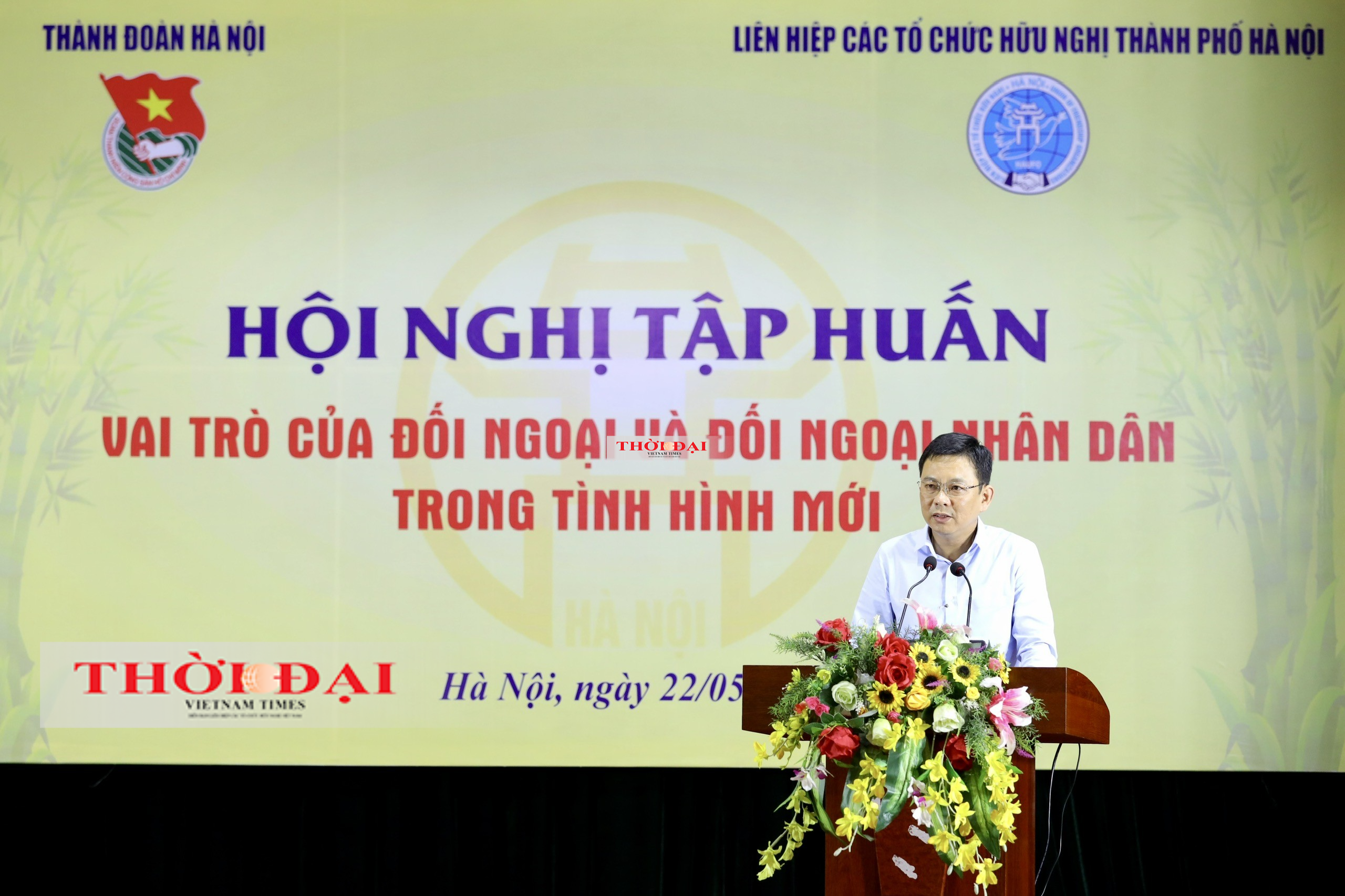 Ông Đồng Huy Cương, Trưởng ban Tổ chức - Cán bộ, Viện trưởng Viện nghiên cứu quốc tế và đối ngoại nhân dân, Liên hiệp các tổ chức hữu nghị Việt Nam chia sẻ thông tin tại Hội nghị. (Ảnh: Đinh Hòa)