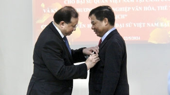 Ghi nhận đóng góp của Đại sứ Nguyễn Huy Tăng cho quan hệ hợp tác văn hóa, thể thao, du lịch Việt Nam - Campuchia