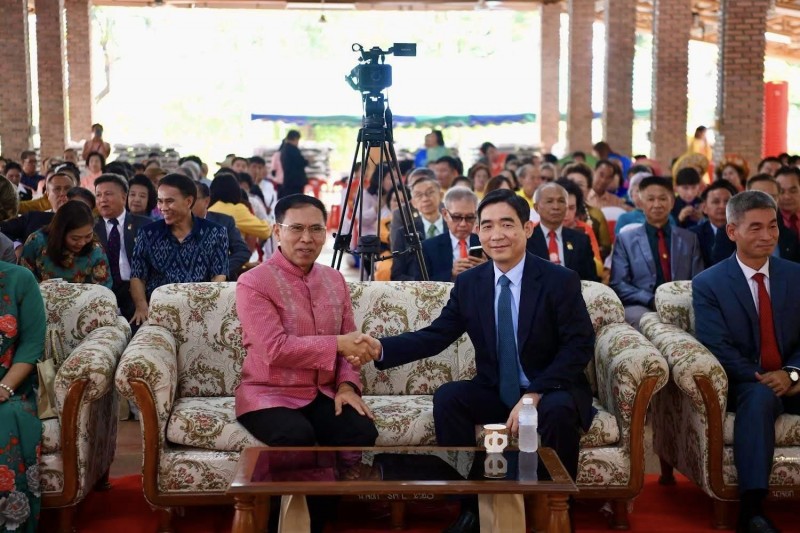 Thăm và làm việc với cộng đồng người Việt tại tỉnh Mukdahan và Kalasin (Thái Lan)