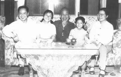 Chùm ảnh quý: Trưởng đoàn cố vấn quân sự Trung Quốc Vi Quôc Thanh với Việt Nam Chùm ảnh quý: Trưởng đoàn cố vấn quân sự Trung Quốc Vi Quôc Thanh với Việt Nam
