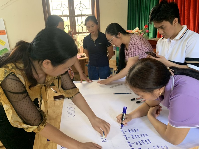 ChildFund Việt Nam tặng 6.930 chiếc đèn bàn cho học sinh 3 tỉnh