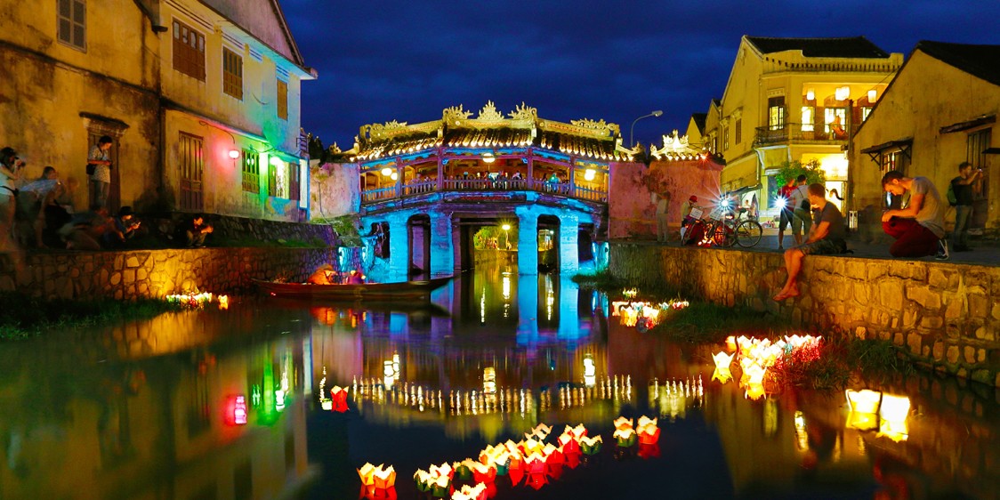 Chùa Cầu là một công trình kiến trúc cổ dạng cầu, nối giữa phố Trần Phú và phố Nguyễn Thị Minh Khai nằm trong khu phố cổ Hội An