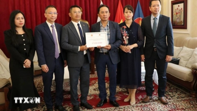 "Trong khó khăn hoạn nạn càng thấy ấm áp tình đồng bào"