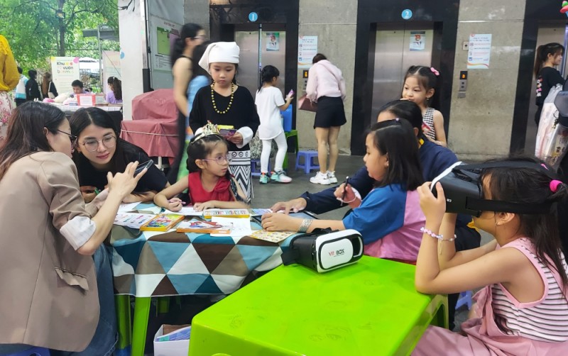 Nhiều hoạt động trải nghiệm, kết nối các bé và phụ huynh tại lễ hội.