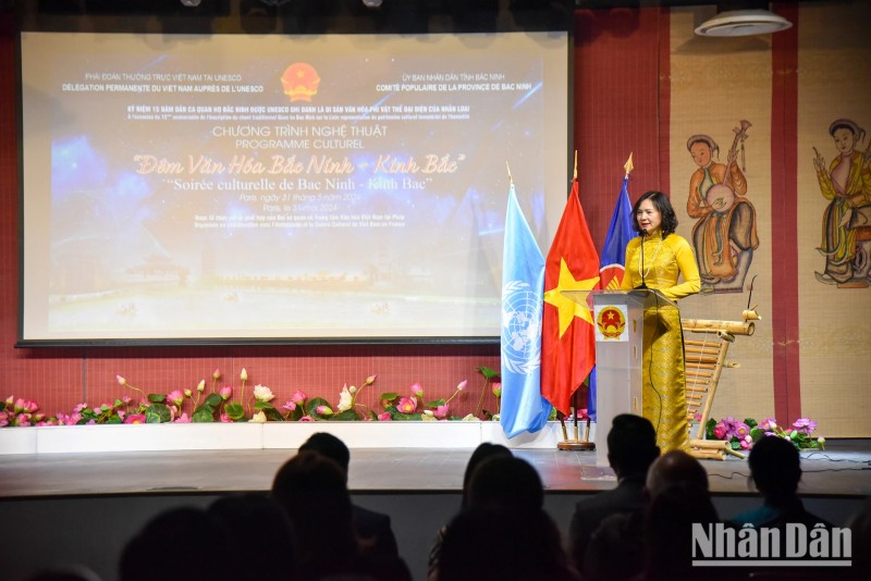 “Đêm Văn hóa Bắc Ninh   Kinh Bắc” đầy màu sắc tại Paris