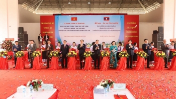viet nam ban giao du an truong thpt huyen huamueng cho lao