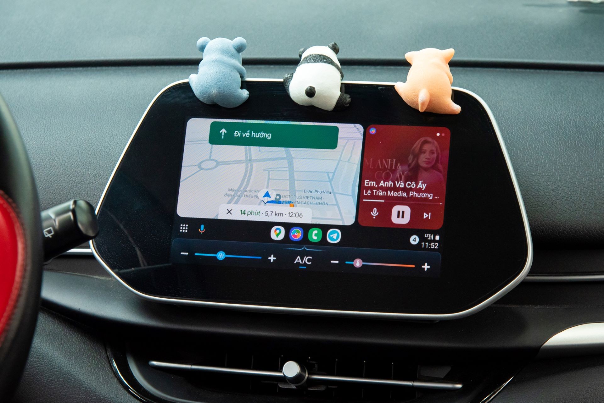 Ảnh 2: Màn hình VF 5 Plus tích hợp tính năng kết nối Android Auto.