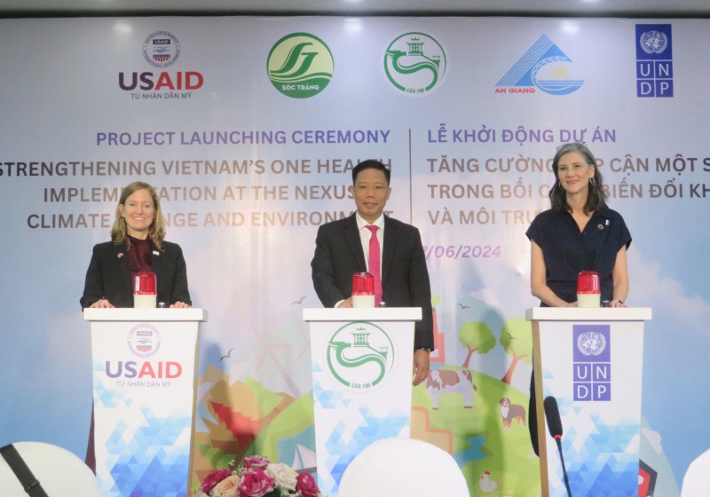 Khởi động dự án “Tăng cường tiếp cận một sức khỏe trong bối cảnh biến đổi khí hậu và môi trường” tại Cần Thơ