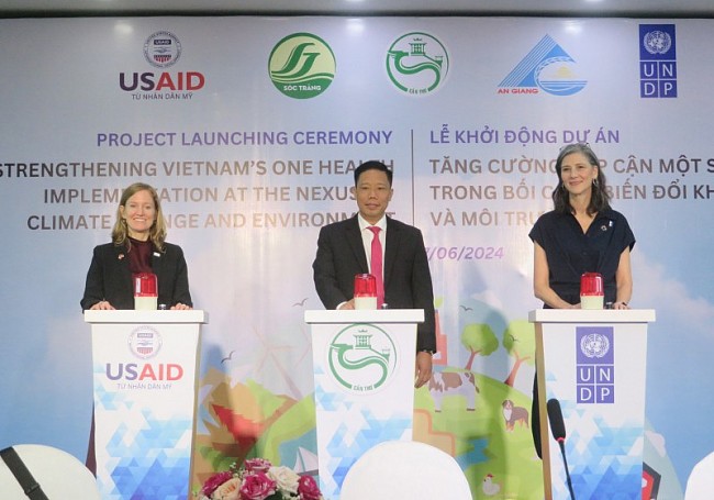 Khởi động dự án “Tăng cường tiếp cận một sức khỏe trong bối cảnh biến đổi khí hậu và môi trường” tại Cần Thơ