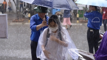 Thời tiết hôm nay 9/6: Cả nước mưa vừa đến mưa to, cảnh báo lốc, sét nhiều nơi