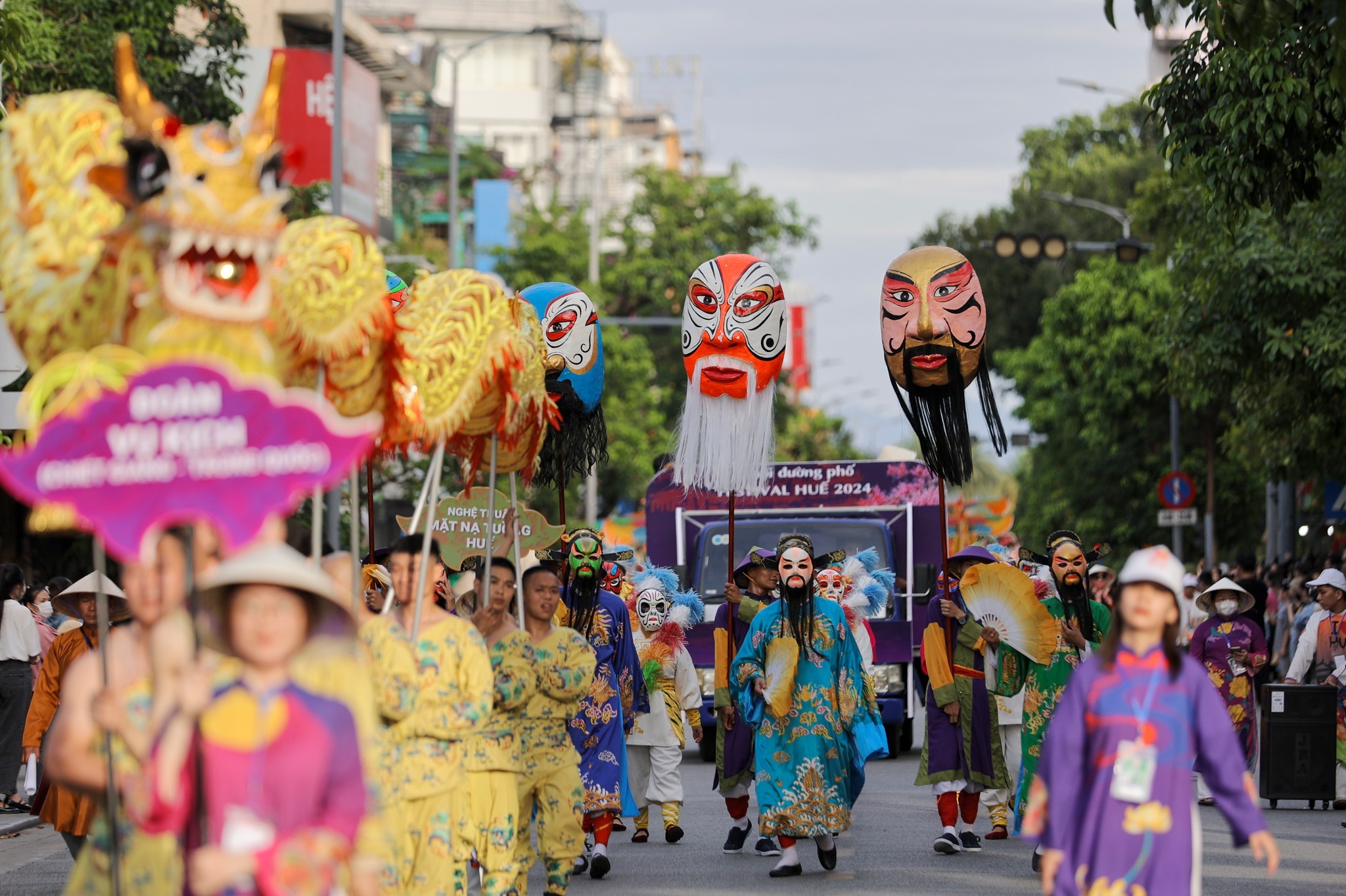 Đây cũng là nơi hội tụ và giao lưu văn nghệ giữa các nền văn hóa của các quốc gia, đại diện và mang dấu ấn của những nền văn hóa khác nhau trên thế giới, đồng thời giới thiệu và quảng bá những giá trị đặc sắc văn hóa Huế nói riêng và văn hóa Việt Nam nói chung. (Ảnh: hueworldheritage) Đây cũng là nơi hội tụ và giao lưu văn nghệ giữa các nền văn hóa của các quốc gia, đại diện và mang dấu ấn của những nền văn hóa khác nhau trên thế giới, đồng thời giới thiệu và quảng bá những giá trị đặc sắc văn hóa Huế nói riêng và văn hóa Việt Nam nói chung. (Ảnh: hueworldheritage)