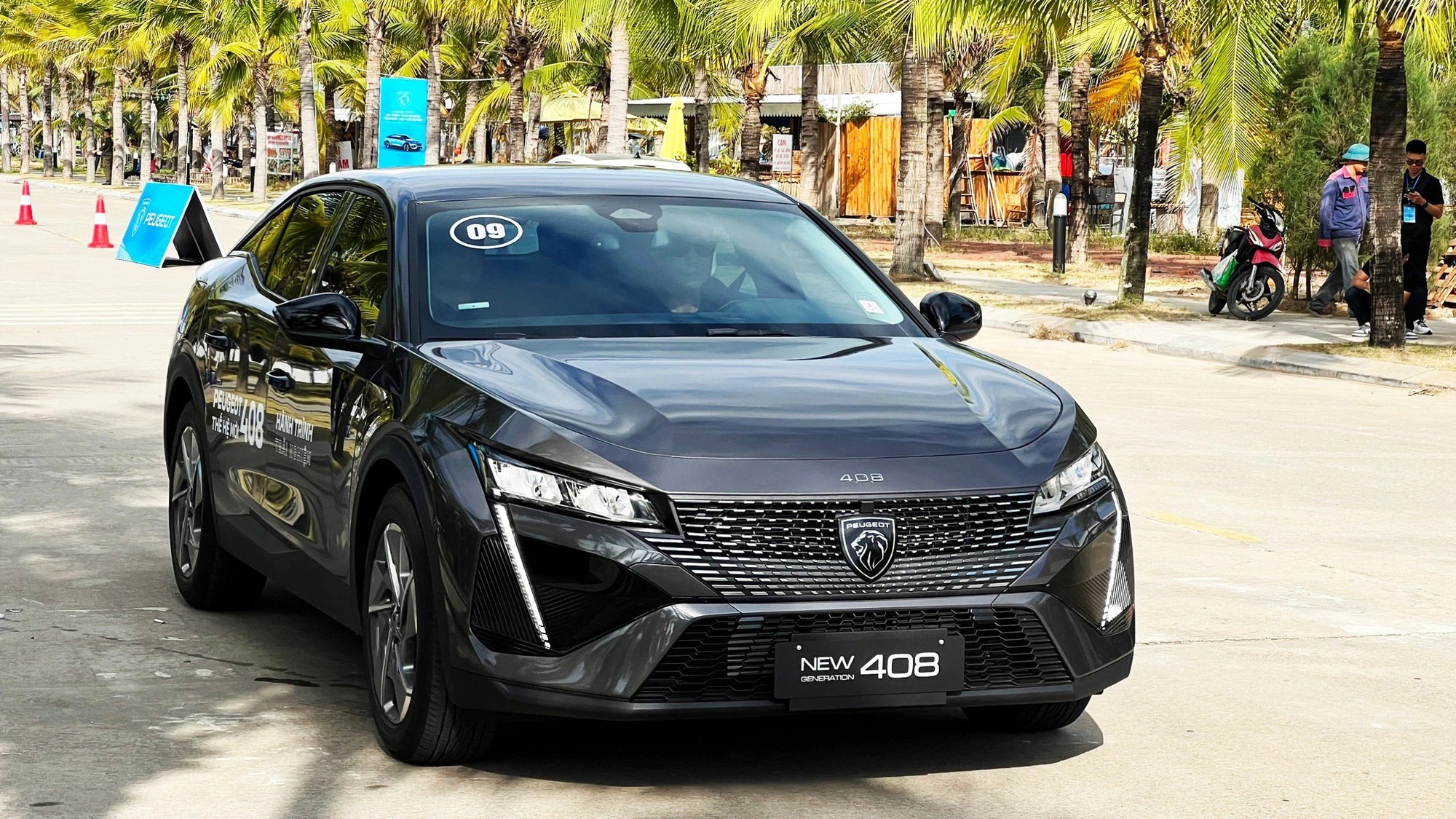 Peugeot 408 đem tới cho người dùng ngoại hình bắt mắt cùng với khả năng vận hành ấn tượng.