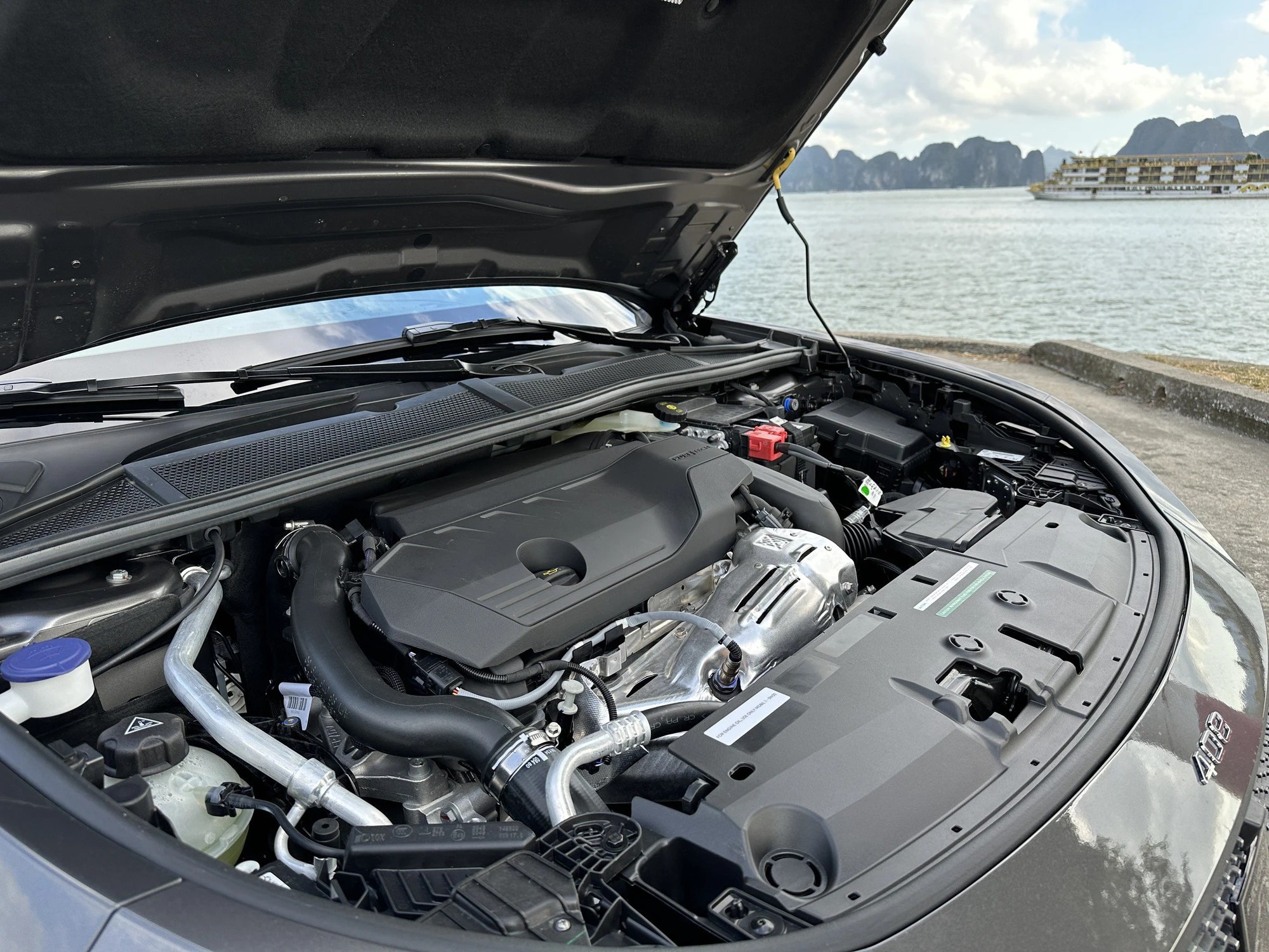 Khối động cơ 1.6L tăng áp với công nghệ hàng đầu khắc phục triệt để độ trễ turbo đặc trưng.