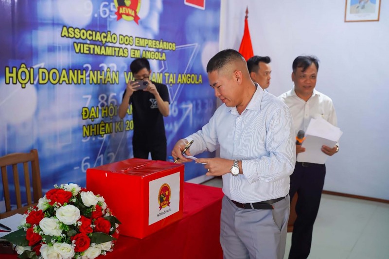 Hội Doanh nhân Việt Nam tại Angola đã tiến hành Đại hội, thông qua Điều lệ, bầu Ban chấp hành, Ban kiểm tra Hội Khóa 1 nhiệm kỳ 2024-2027.