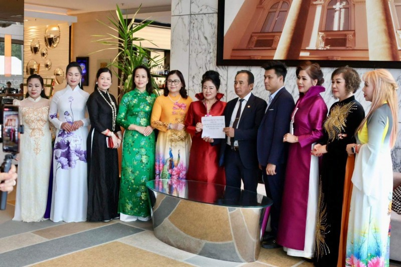 Diễn đàn phụ nữ Việt Nam tại Châu Âu hỗ trợ bà con người Việt bị thiệt hại trong vụ cháy ở Ba Lan