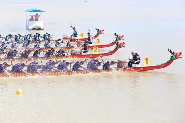 Một bánh chưng nhỏ kế thừa tình hữu nghị Trung-Việt