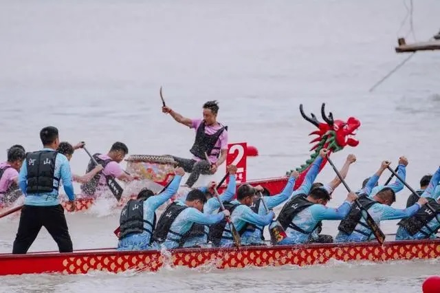 Một bánh chưng nhỏ kế thừa tình hữu nghị Trung-Việt