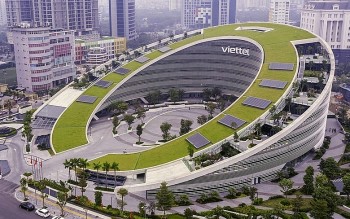 Cổ phiếu đồng loạt vượt đỉnh lịch sử, các doanh nghiệp 